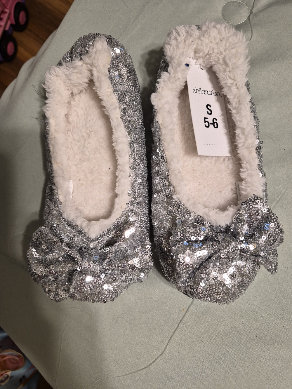 Xhilaration Silver Sequin Bow Kids' Slippers